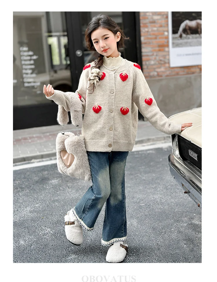 Hochwertige Kinder-Strickjacke in Khaki mit Erdbeer-Motiv für Mädchen, Lässiger Knopfpullover, Modische Strickoberteile für Teenager, Kinder-Streetwear – Detail 8