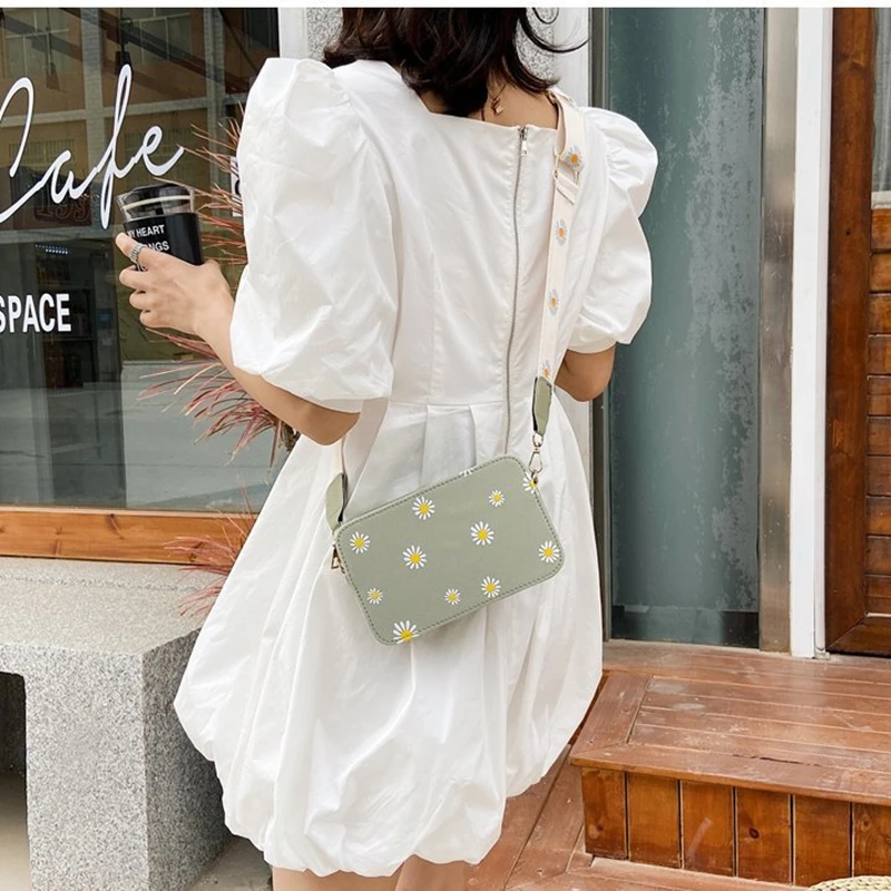 2022 Fashion Women Daisy Pattern Shoulder Bag Summer Printed Small Square Bag Tote Classic Elegant Crossbody Shoulder Bag