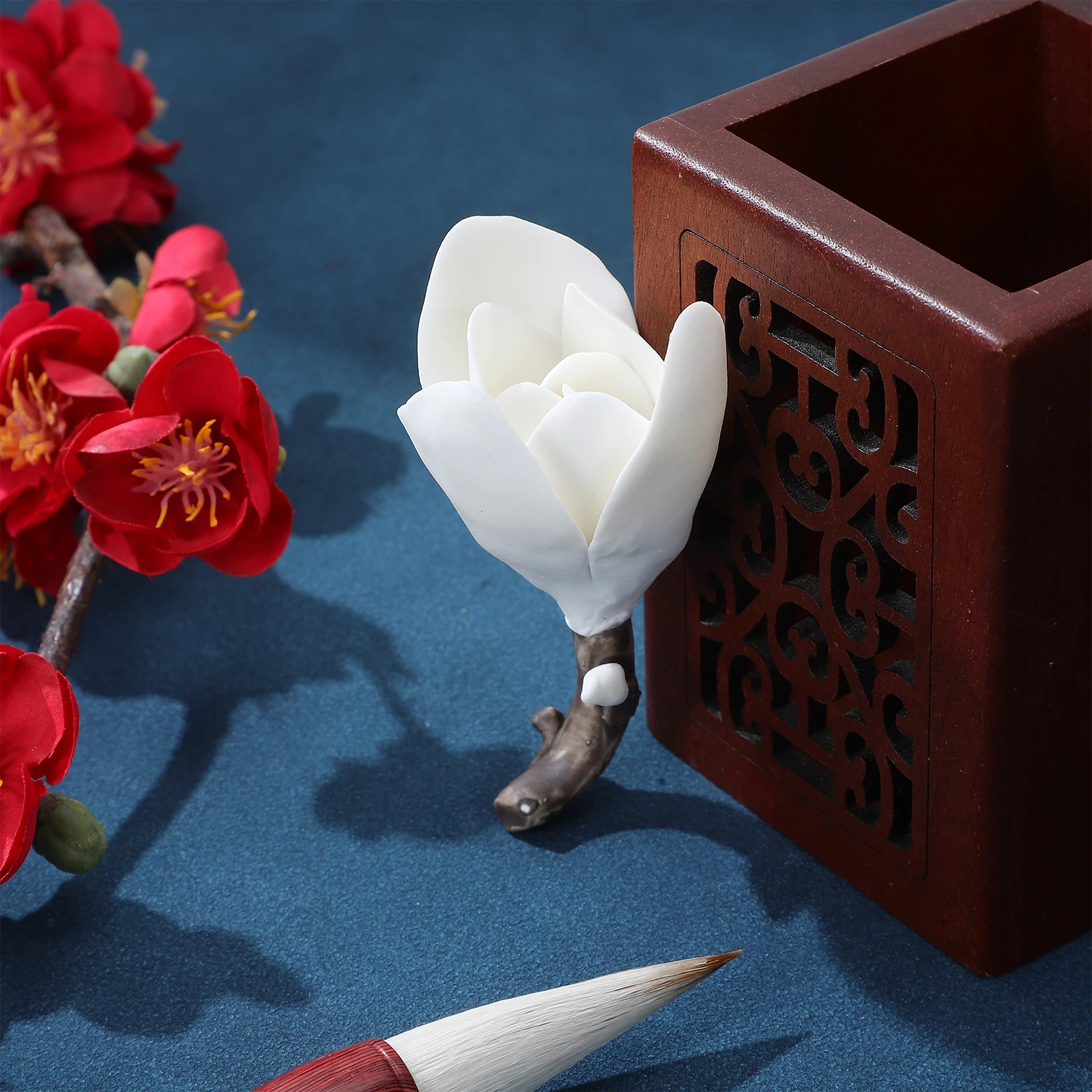 

Magnolia Brush Pen Holder Resin Craft Chinese Calligraphy Pen Stand for Desk Organizer Storage Rack Decorative Writing