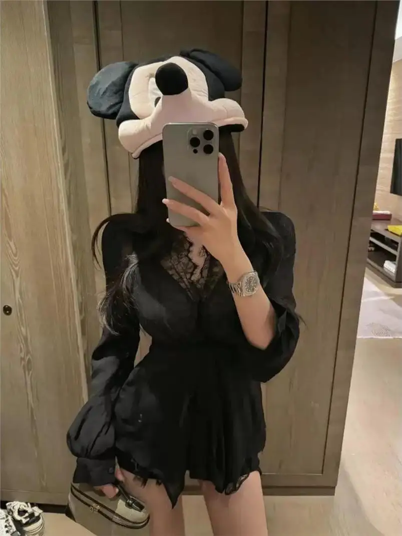 

Изысканный топ из шифона с V-образным вырезом и кружевными вставками Pure Desire: модный весенний дизайн, стройнящий силуэт, имитация двухслойности, для создания образа «горячей девушки»