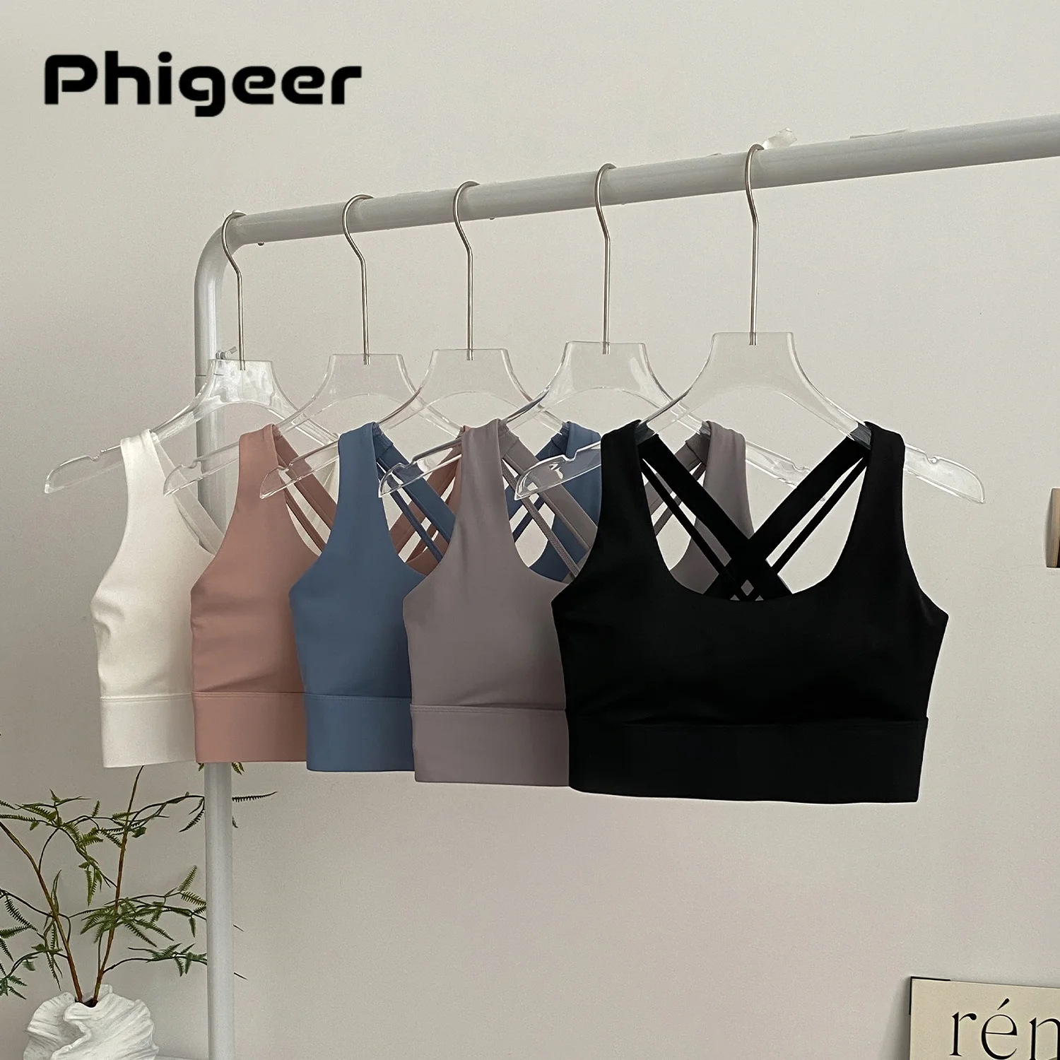 

PHIGEER Sports Bras for Women, High Support Adjustable Straps Hook Back Yoga Bra with Sewn in Pads, Gym Running Top For Workout