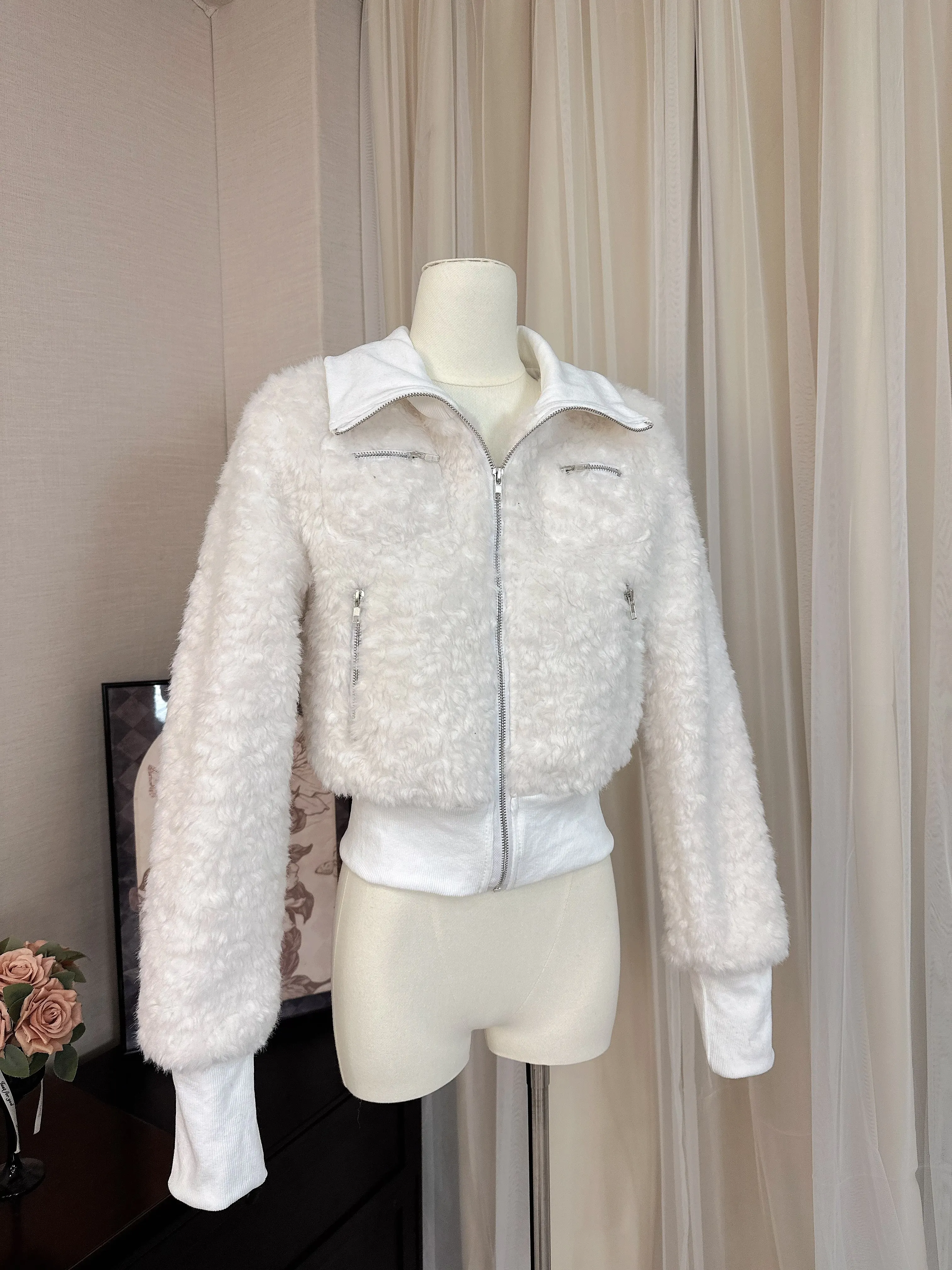 

Women's Autumn Winter Chic Faux Wool Slim Short Jacket Lady Streetwear Turn Down Collar Zip Up Lantern Sleeve Faux Fur Outwear