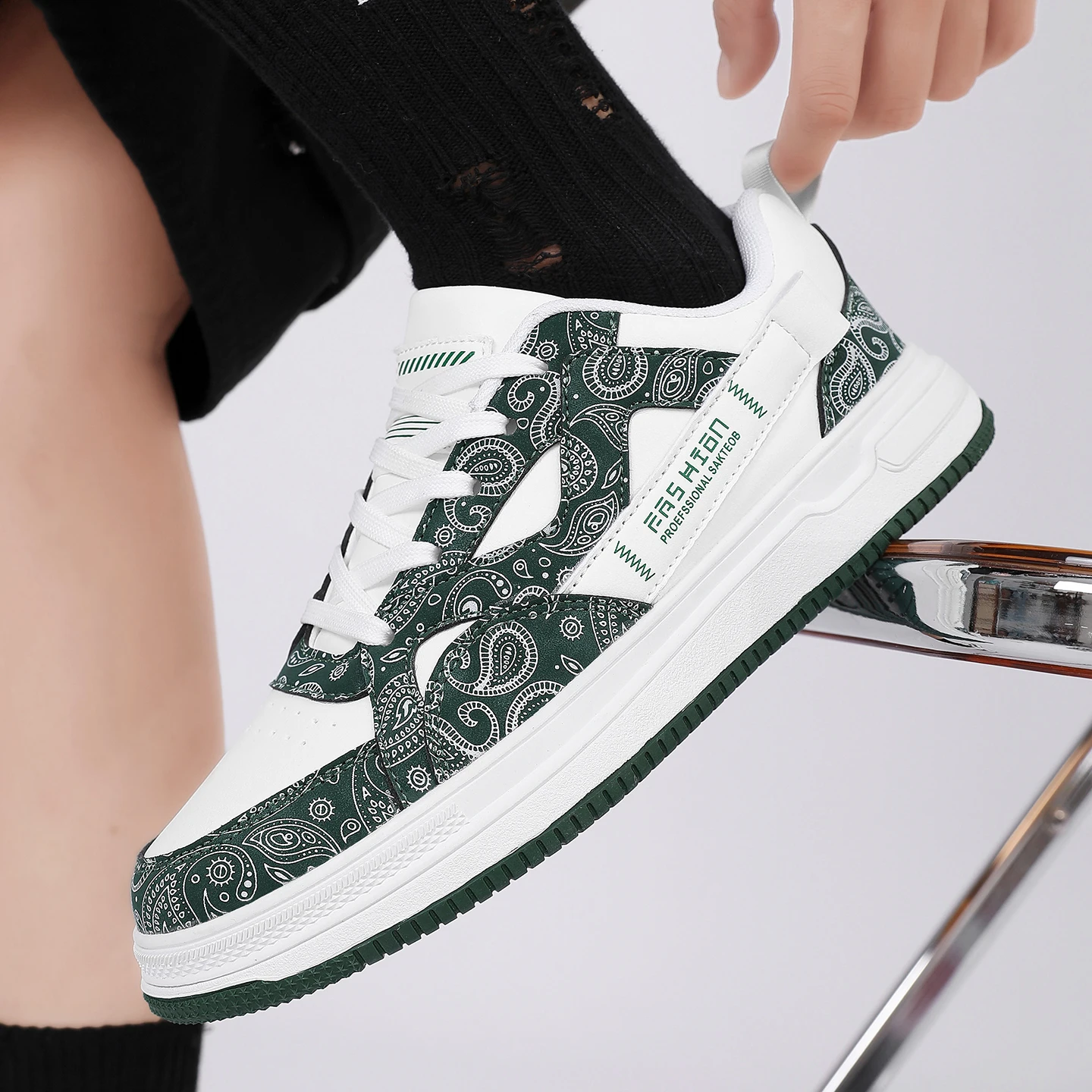 

2025 New Casual Fashion Sneakers, Trendy and Versatile Large-size Lace-up Sports Shoes Anti-slip and Durable Casual Sports Shoes