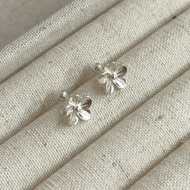 New Cute Vintage Flower Exquisite Stud Earrings Classic Silver Color Charm Female Jewelry For Women Fashion Earring Gift