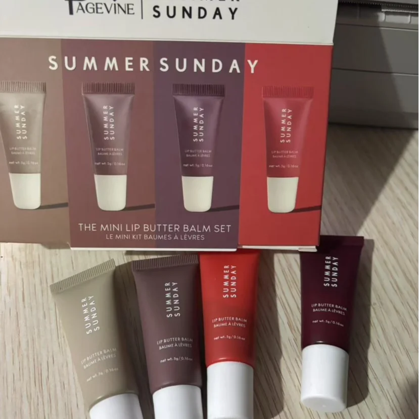 Sommer-Lippenglasur, 4 Stück, butterfeuchtend, langanhaltend, feuchtigkeitsspendend, zeigt guter Teint, einfach zu färben getönte Lippenbalsam-Set-Box