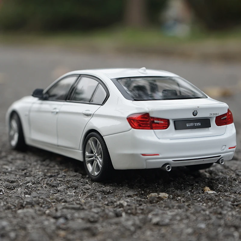 WELLY 1:24 BMW 335i Alloy Car Diecasts & Toy Vehicles Car Model Miniature Scale Model Car Toy For Children