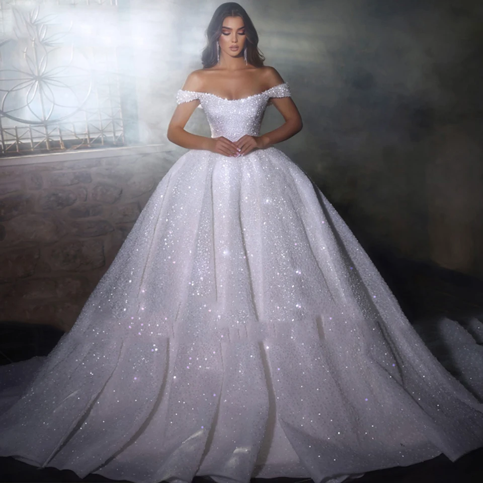 ชุดแต่งงานแบบเปิดไหล่ประดับเลื่อมทรงบอลกาวน์ยาวลากพื้นแบบมีซิป ปี 2025 สไตล์เซ็กซี่หวานซึ้ง