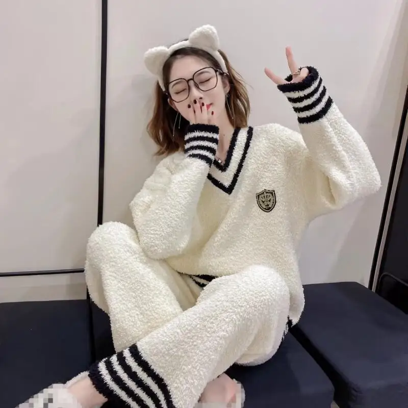 

Autumn Winter Women's Pajamas Coral Velvet Sleepwear Thick New Warm Homewear Skin Friendly Casual V-Neck Nightwear Set Elegance