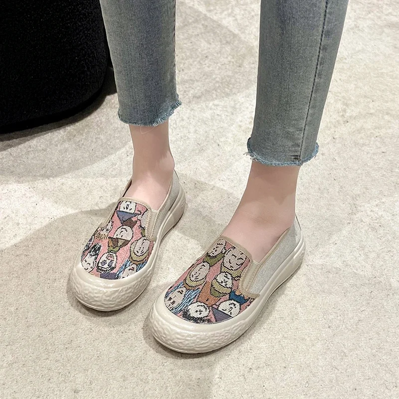 Zapatos de plataforma para mujer, calzado informal de lona con estampado, mocasines planos sin cordones para monopatín, novedad de 2024