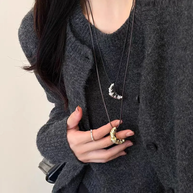 

Simple Cow Horn Long Necklace for Women Leather Rope Light Luxury Sweater Chain Fashion Jewelry Accessories Wholesale