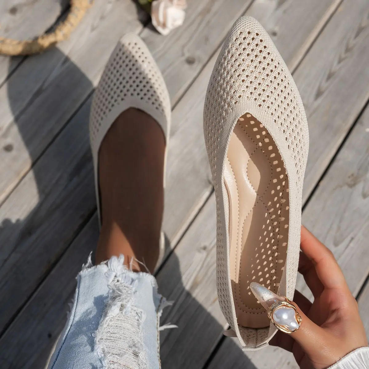 

Women's Spring/Summer New Solid Color Pointed Toe Flat Soft Sole Casual Breathable Hollow-out Knitted Shoes