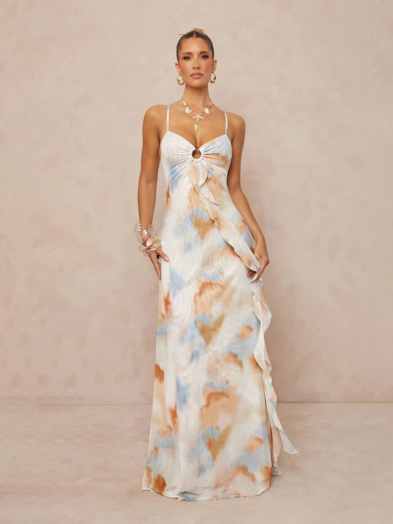 

Богемное платье макси в стиле тай-дай с рюшами и тонкими бретелями