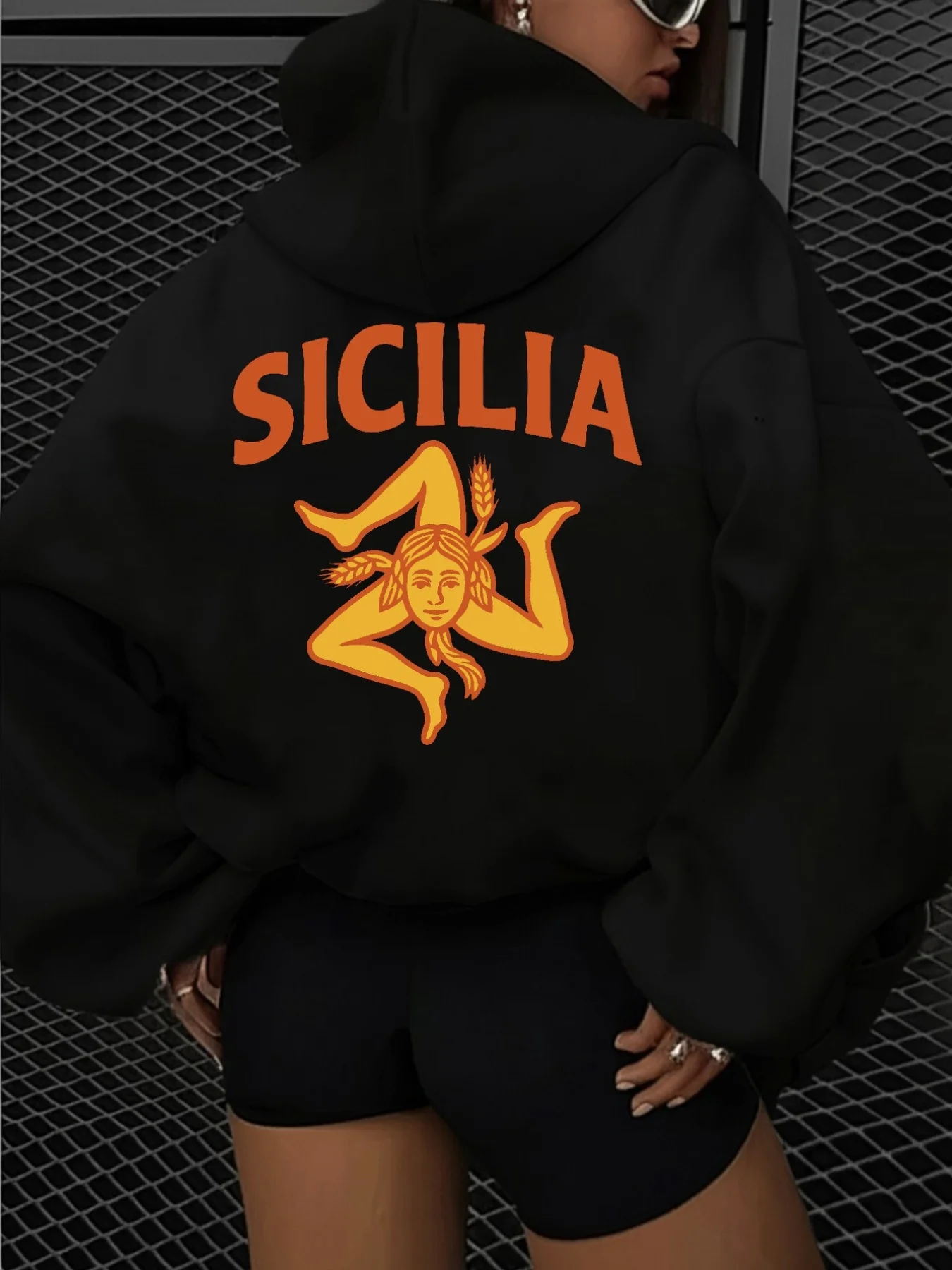 

A black casual hoodie with Sicilian pattern prints for women, a round-neck autumn and winter sweatshirt