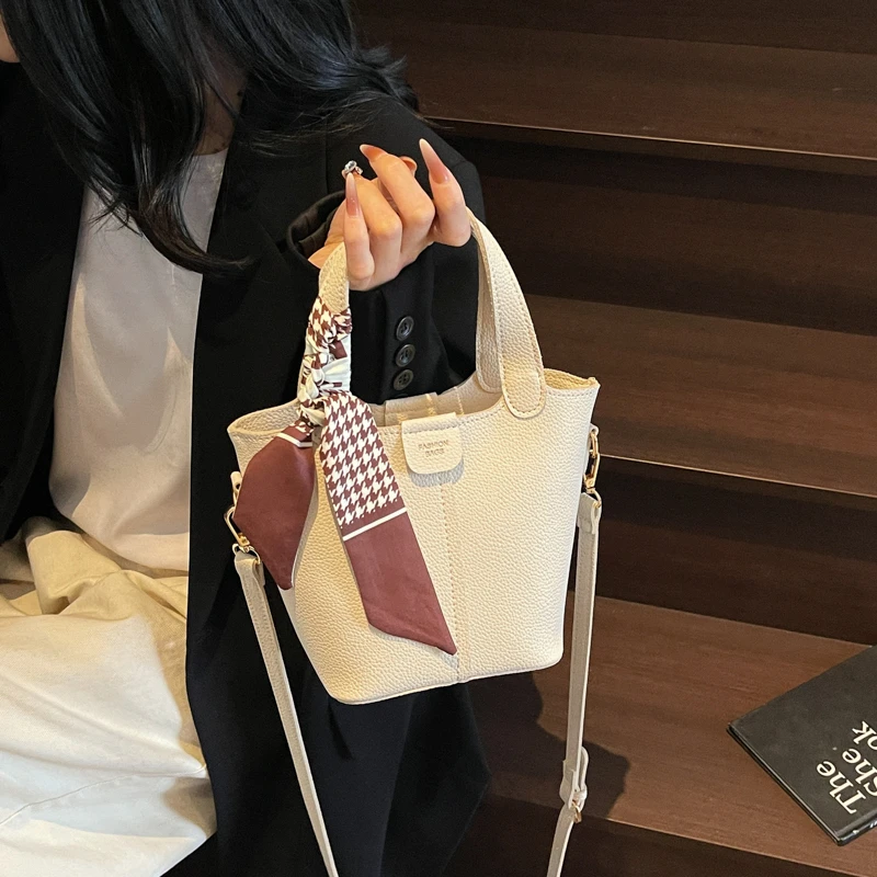 

Elegant Women Leather Fashion Designer Tote Bag Luxury Shoulder Handbag For Daily Modern Chic Looks