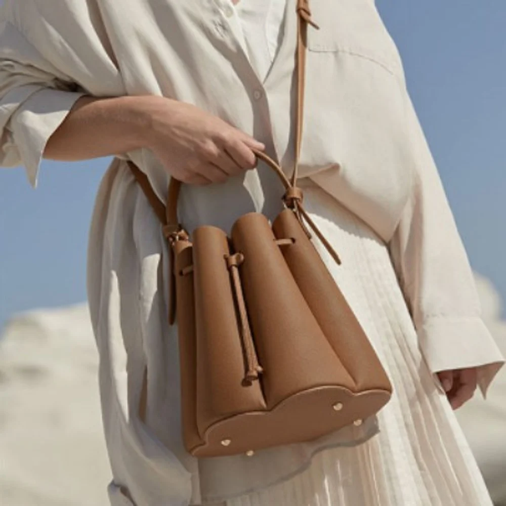 حقيبة ركاب 2025 حقيبة حمل بسيطة جديدة، تصميم متخصص، حقيبة بتلات، حقيبة كروس عصرية بكتف واحد، حقيبة دلو راقية #2