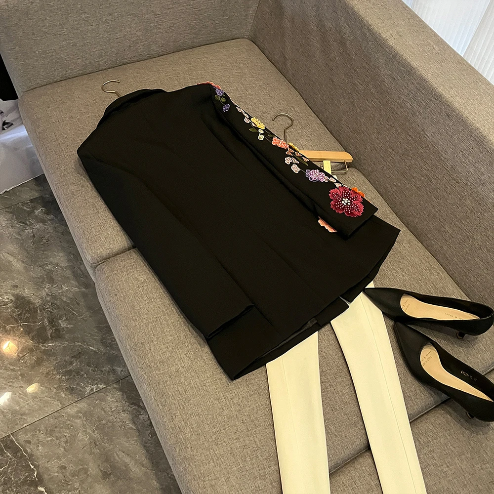TWOTWINSTYLE Solid Spliced Appliques Slim Blazers For Women V Neck Long Sleeve Autumn Chic Coat Female Fashion Style KJA542519