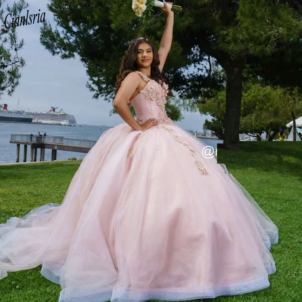 الوردي يزين الدانتيل الزهور الصناعية ثوب الكرة فساتين Quinceanera الحبيب السباغيتي حزام الحلو 16 فستان Vestido De 15 Anos