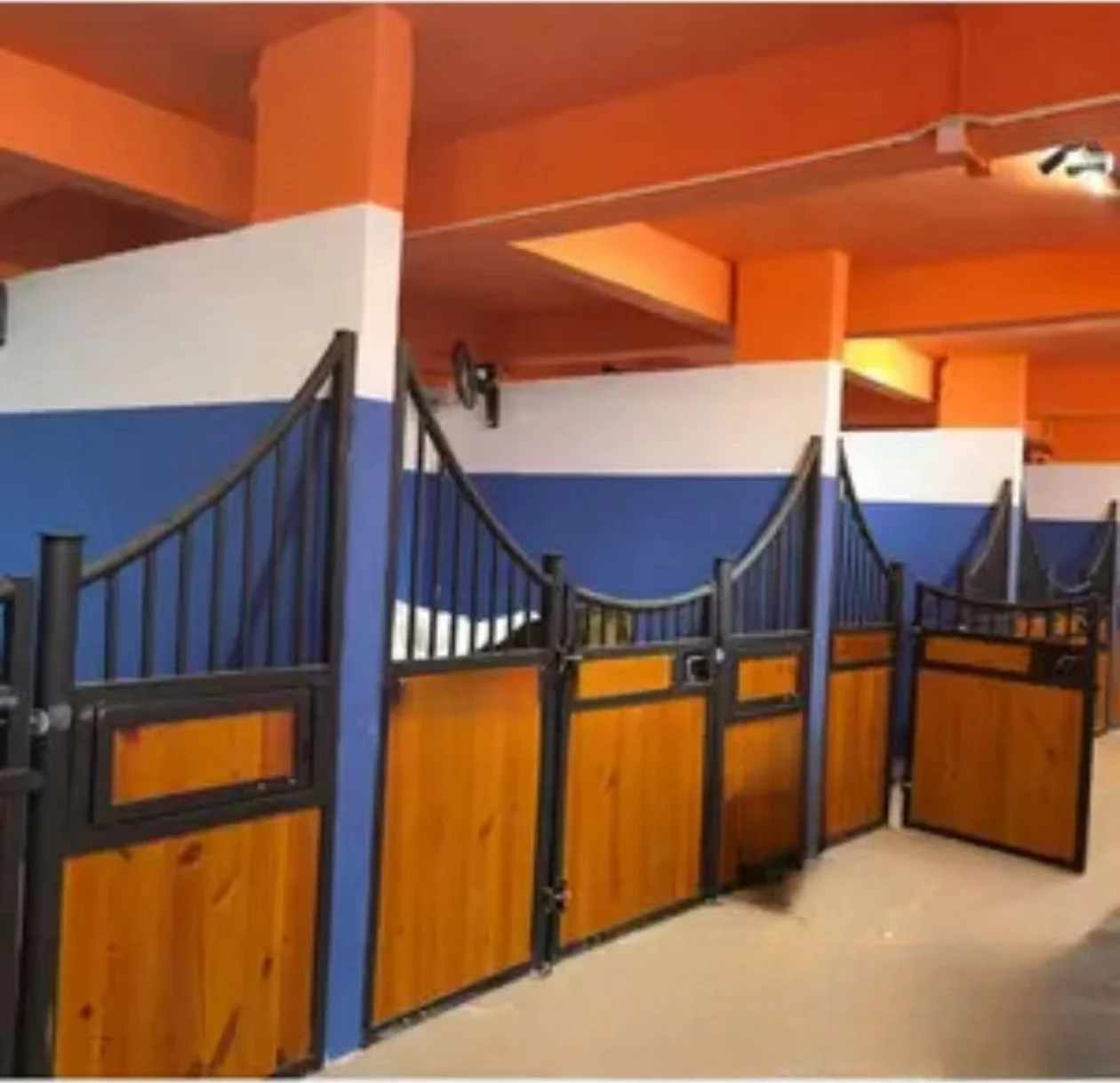 

European Equestrian Equipment Equine Elegant Horse Box Stall Stable Panels