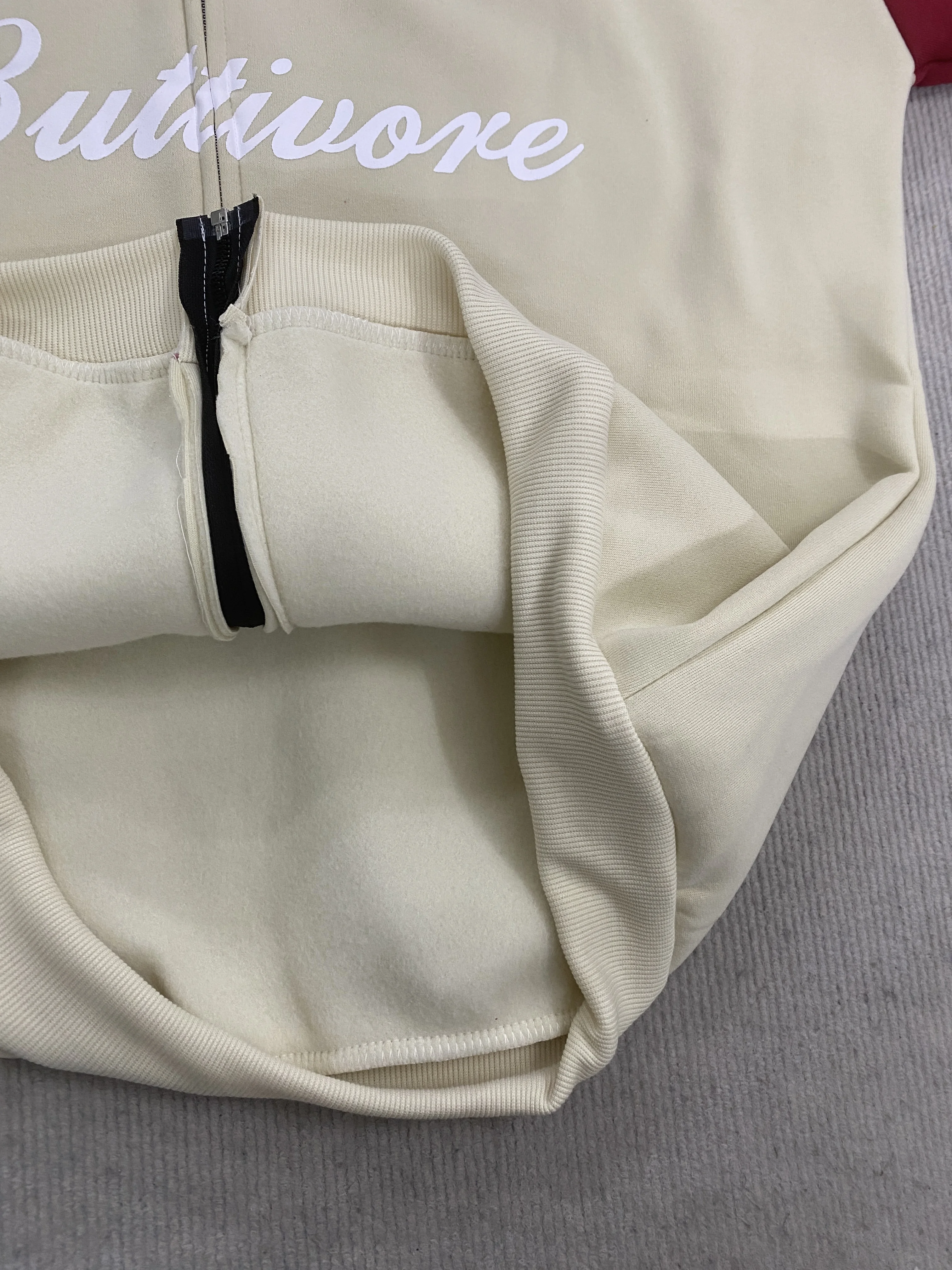 Unisex-Hoodie mit Farbblockdesign und Reißverschluss, Kapuze mit Kunstfellbesatz, Pferdeflaggen-Stickerei, Buchstabendruck, Oversize Y2K Hip-Hop Streetwear – Detail 9