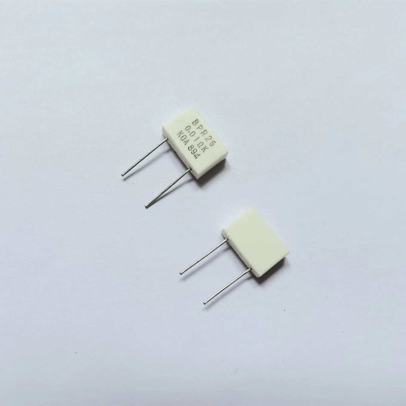 

Original new 100% non sense cement resistance MPC76 0.01R 2W0.01R 2W 0.01Ohm (Inductor)