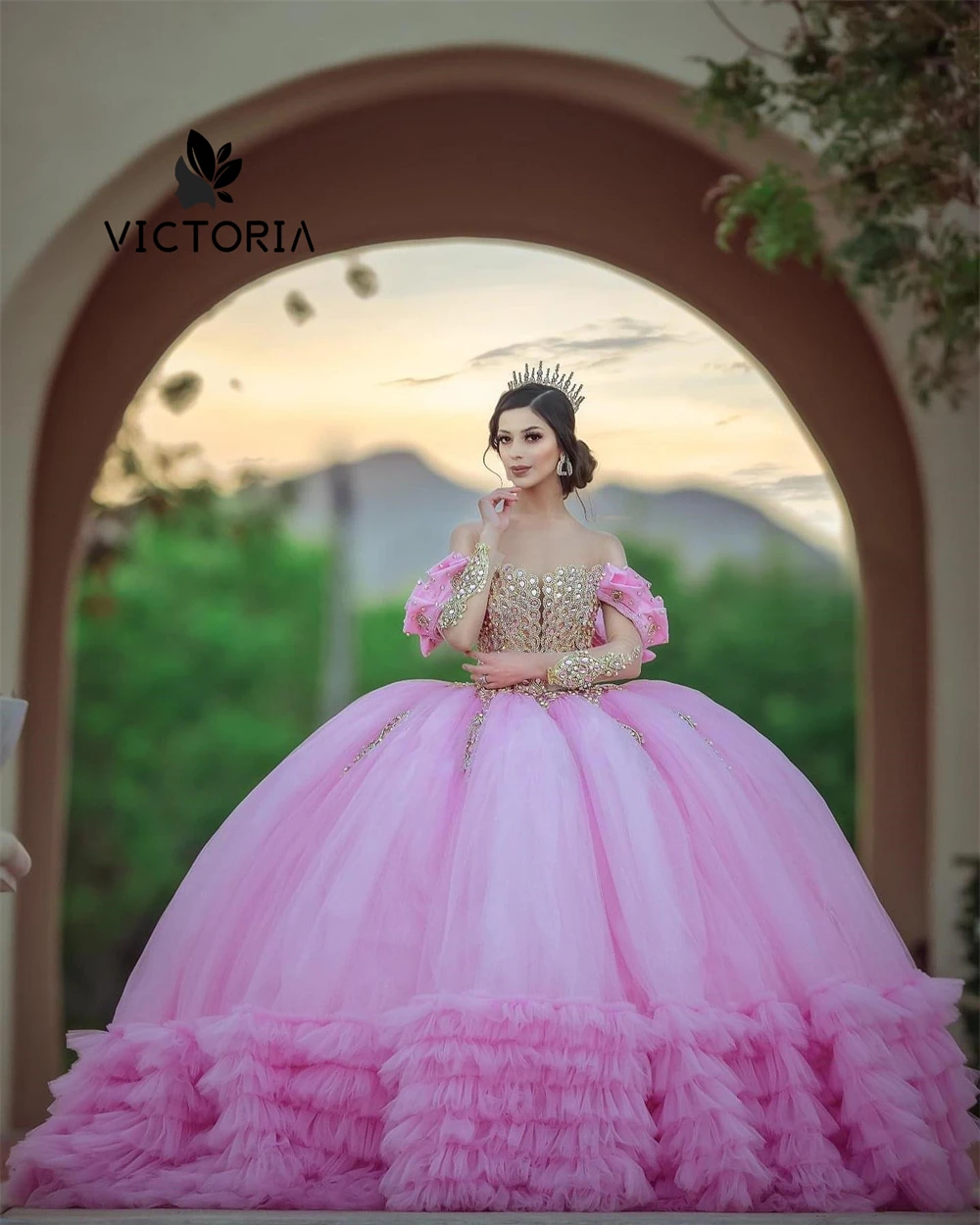 

Luxury Rhinestones Mesh Long Sleeve Pink Ruched Train Quinceanera Dress Ball Gown Sweet 16 Dress Wedding Gown vestido de gala