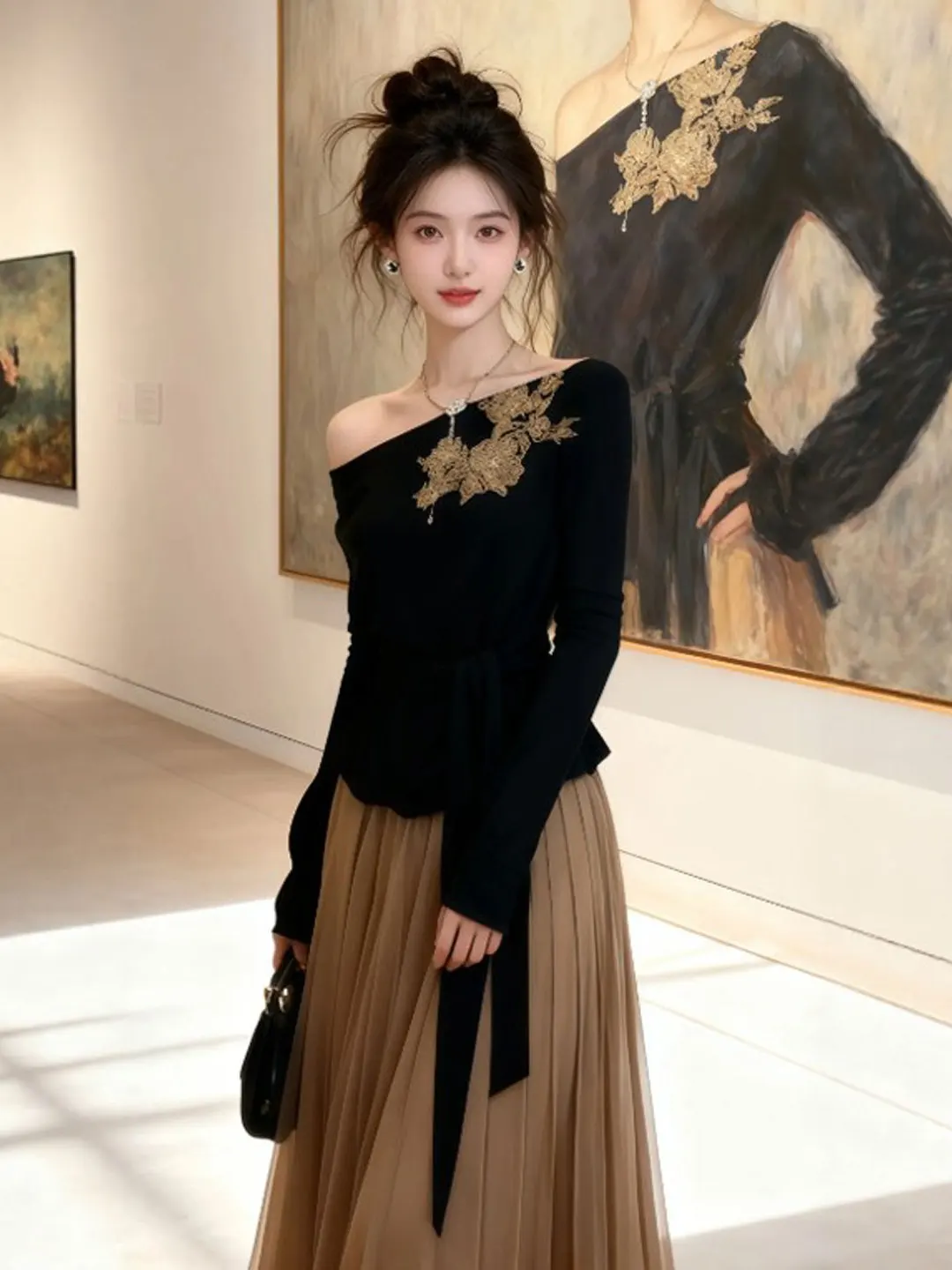 

Нежный комплект из двух предметов: топ с открытыми плечами и юбка миди — комфортный весенний образ для женщин