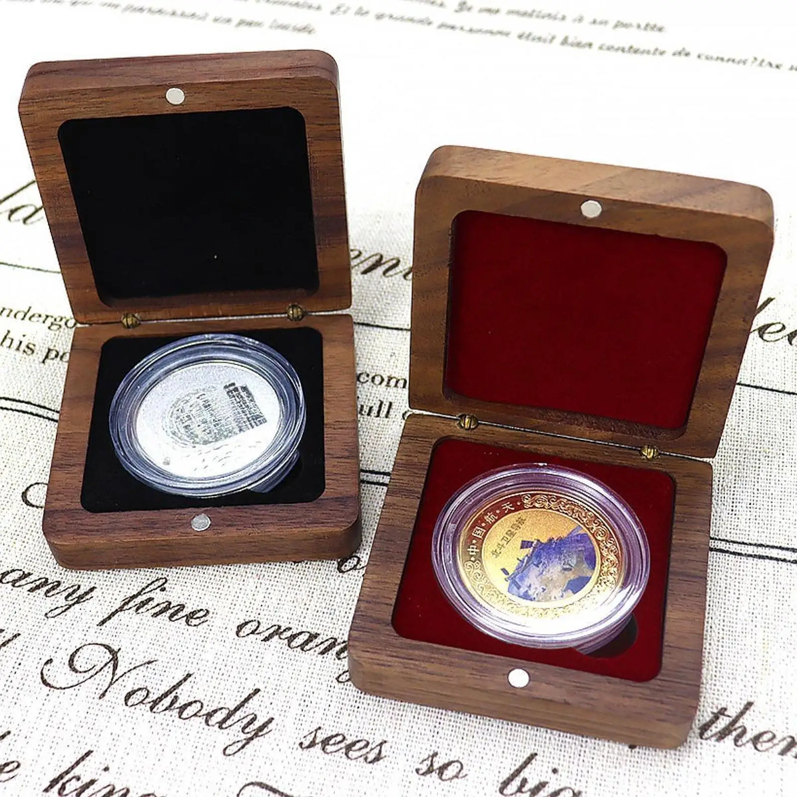 

Coin Presentation Display Box Portable Dustproof Showcase Universal Wood Commemorative Holder Velvet Inside Coin Storage Box