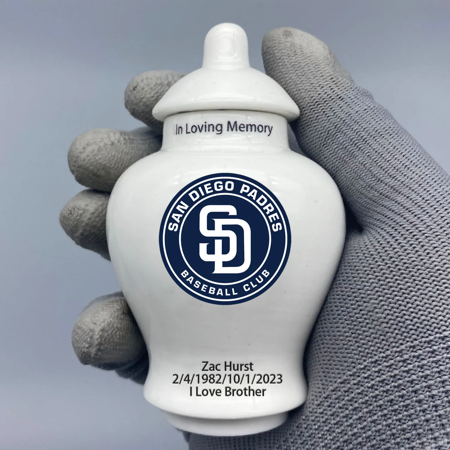 

Mini Urn for San Diego Padres-Baseball themed Urn.Send me the name/date you want to appear on the urn by Remarks Message