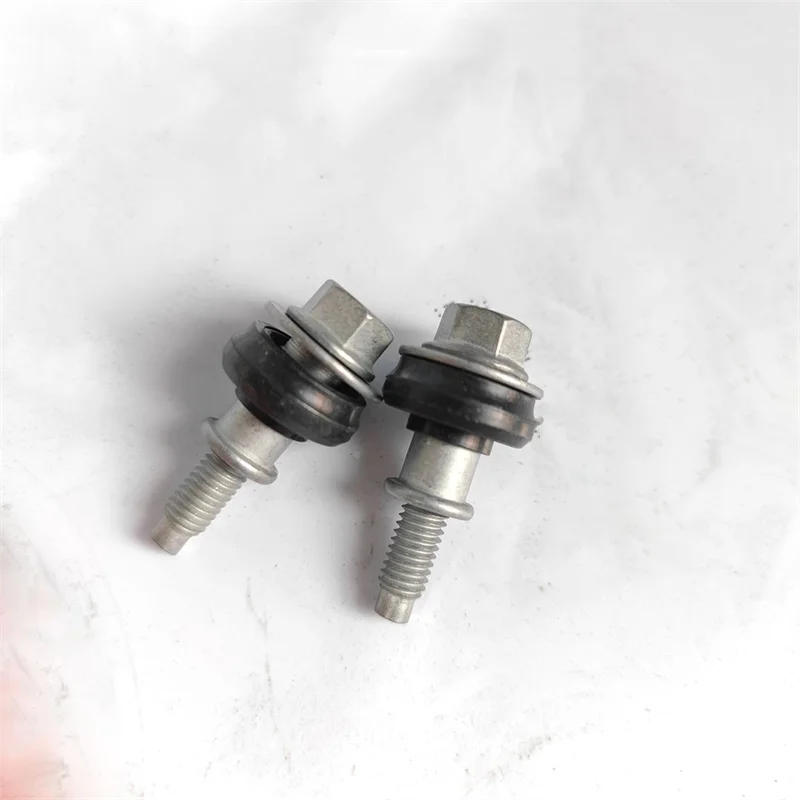 For CNHTC SIONTRUK HOWO T7H T5G TX SITRAK C7H G7 MAN Engine Valve Cover Screws Bolts MC07 MC11 MC13 Truck Parts