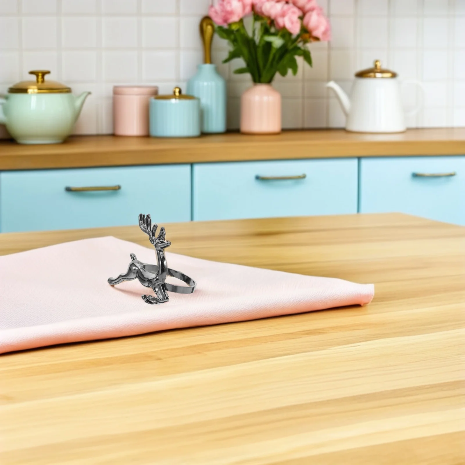 

6Pcs Christmas Napkin Rings Gold Reindeer Design Metal Napkin Buckle for Holiday Party Table Decor Elk Serviette Holder Winter