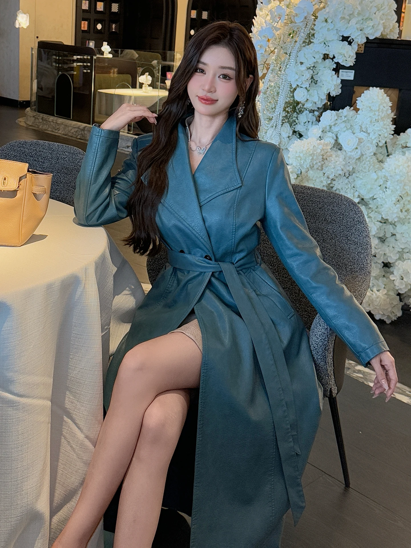 Ele Light - Chaqueta de Cuero Azul de Lujo para Mujer, Estilo de Alta Gama, Otoño-Invierno 25, Nueva, Versátil, Corte Holgado, Cuero Lavado