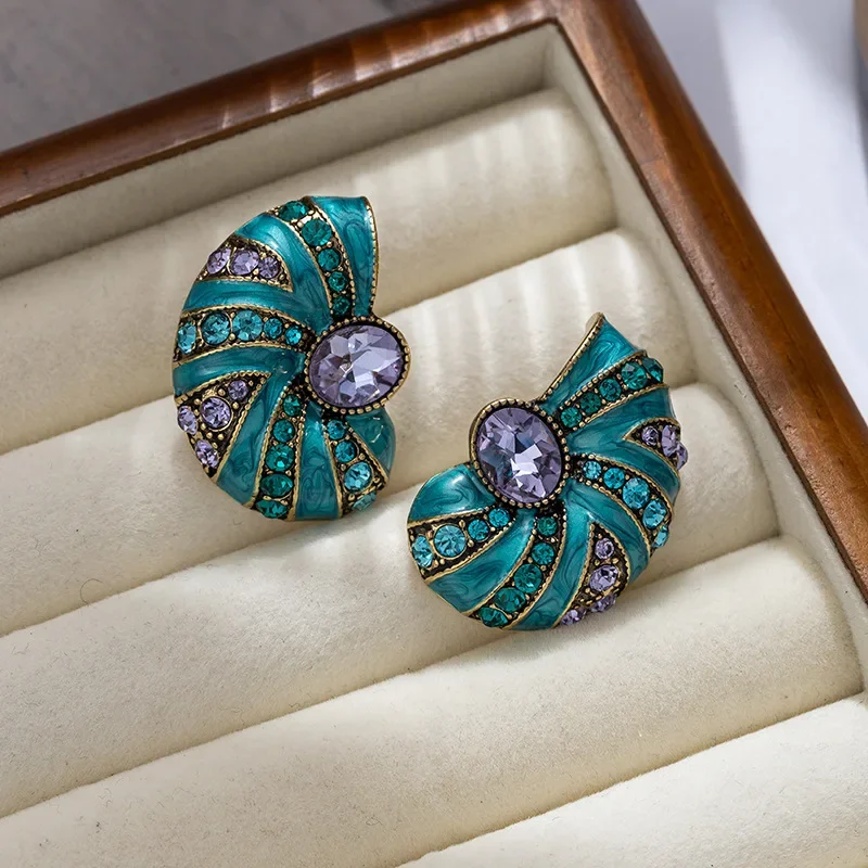 Vintage Court Style Chroma Oil Dripping Snail Shape Stud Earrings Medieval Green Purple Rhinestone Ear Stud for Woman Jewelry