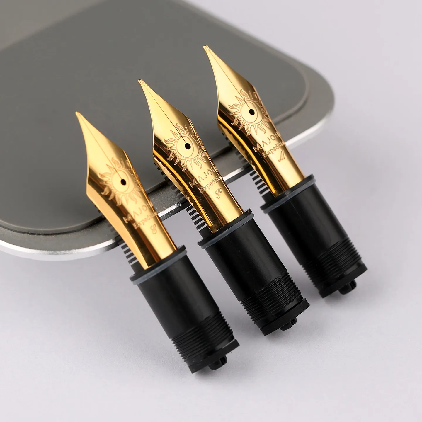 

Majohn NO.8 синий/черный панда позолоченный наконечник Sun Bock для аксессуаров для письма Majohn P139/P140/P141 перьевая ручка бизнес