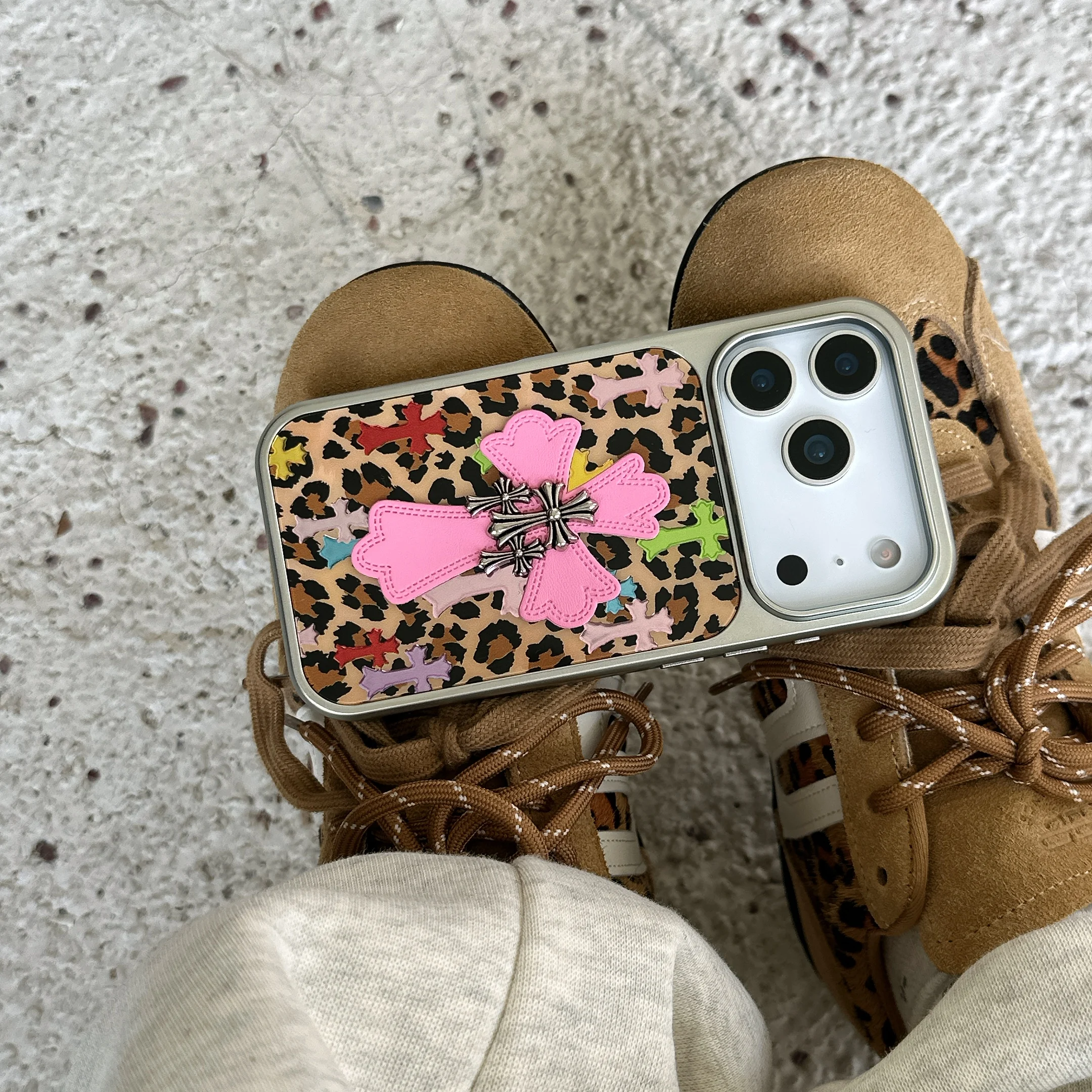 جراب هاتف على شكل قلوب من الكروم الوردي المطلي بالذهب بطبعة الفهد لهاتف Apple iPhone 17 #6
