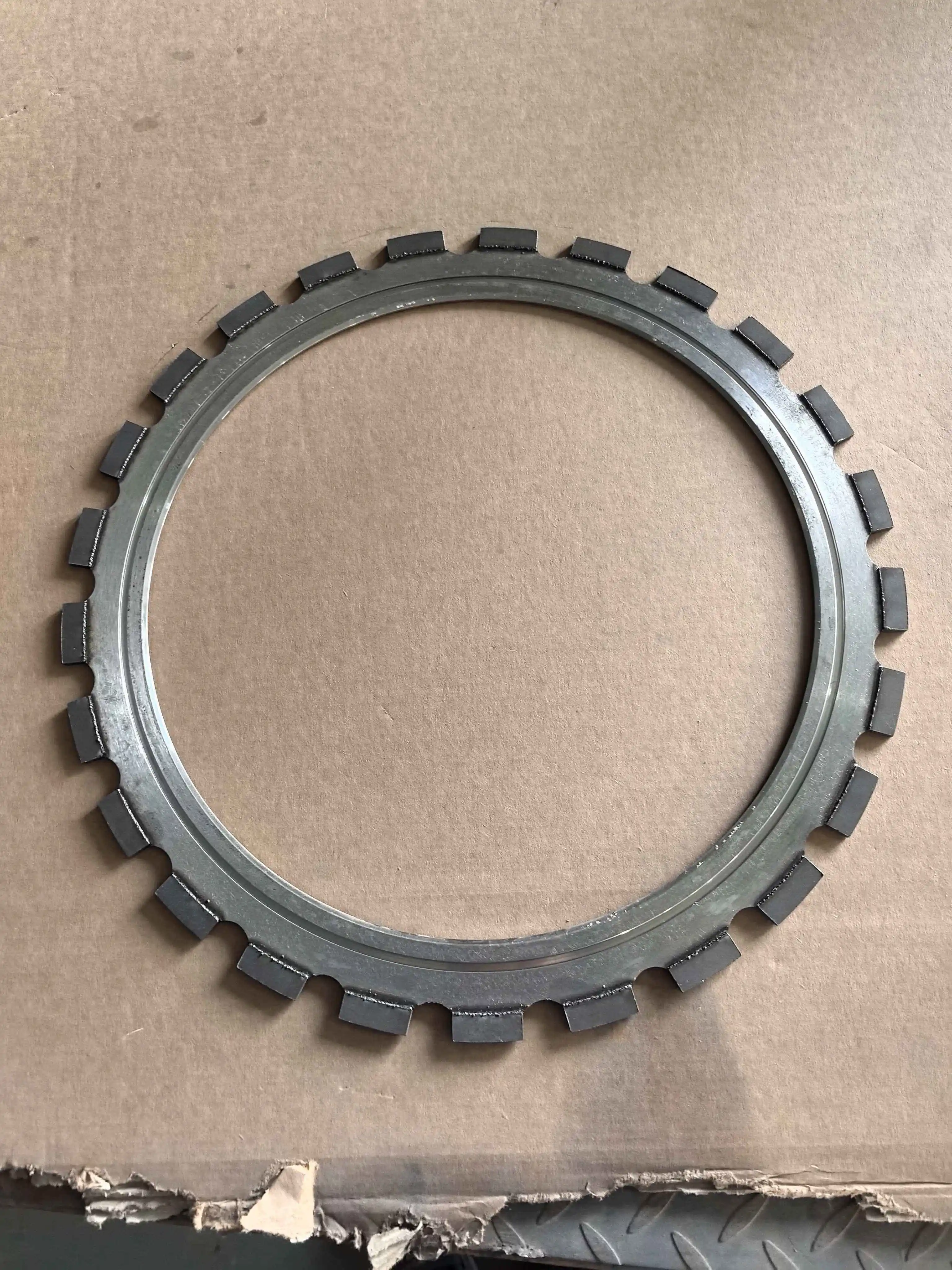 lames-de-scie-diamantees-durables-de-390-mm-conception-segmentee-en-turbine-pour-une-coupe-efficace-a-sec-et-a-l'eau-du-beton-de-la-pierre-et-du-granit