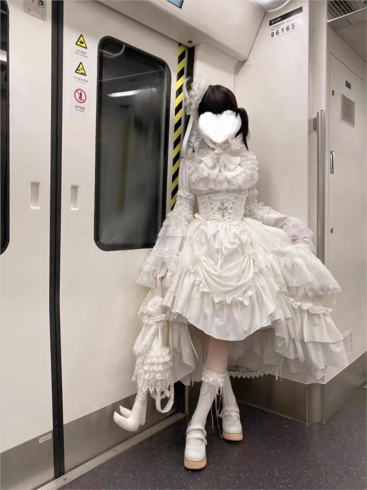 Dunkles Mädchen-Hemd im gotischen Stil mit Ärmeln, super wunderschönes Anzugkleid mit Taillengürtel und Hüftgürtel