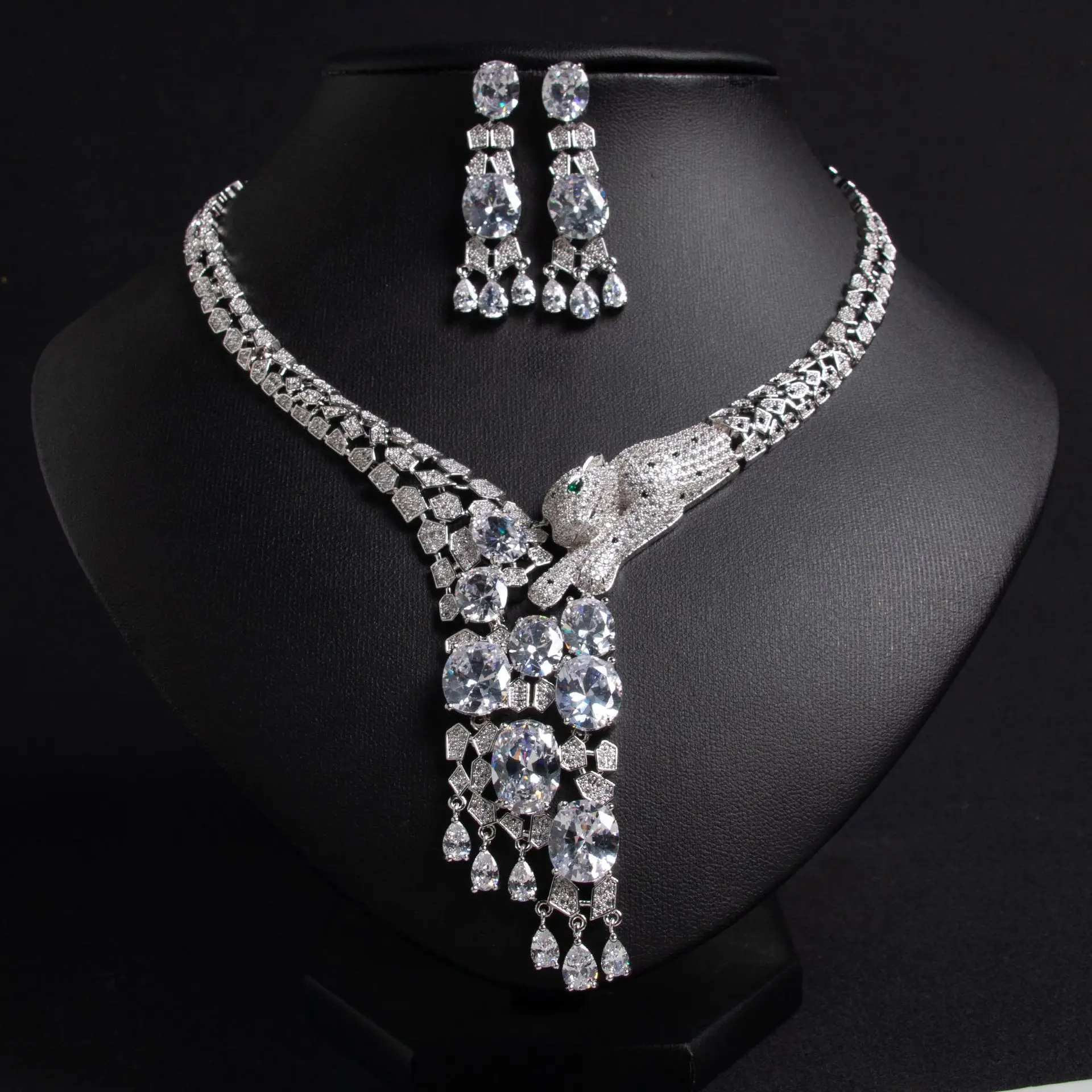 2025 New European and American Storm Flash Leopard Animal Shape Light Luxury Women Stereoscopic Jewelry Set Wedding Party M-749