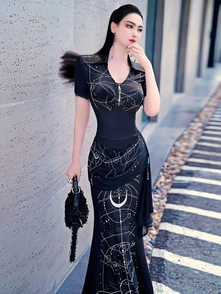 A new style of stylish youthful waist-cinching knee-length dress with printed fish tail