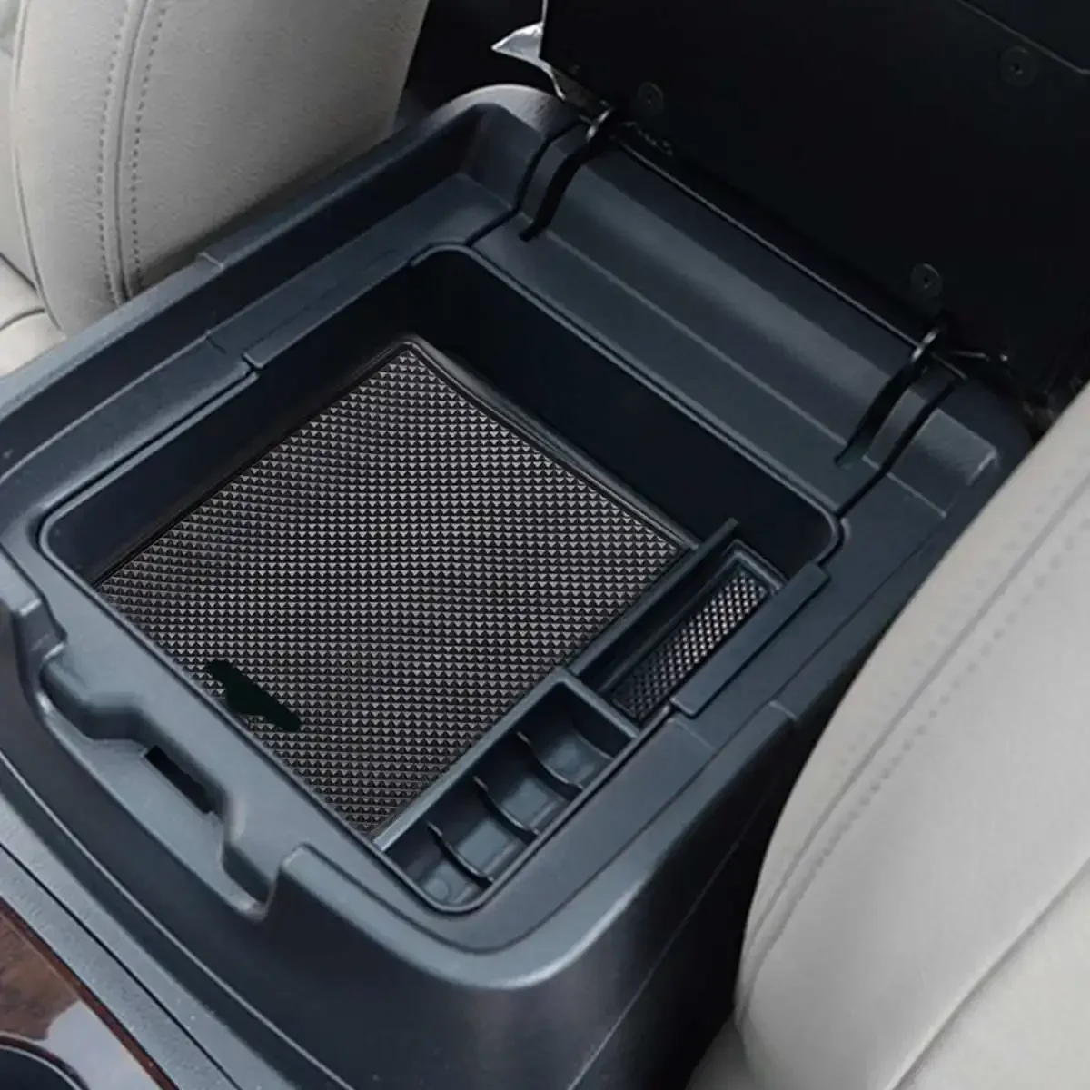 

Для Mitsubishi Pajero V93 V97 V98 2007-2019: Органайзер-бокс для хранения в центральной консоли автомобиля, аксессуары для интерьера авто