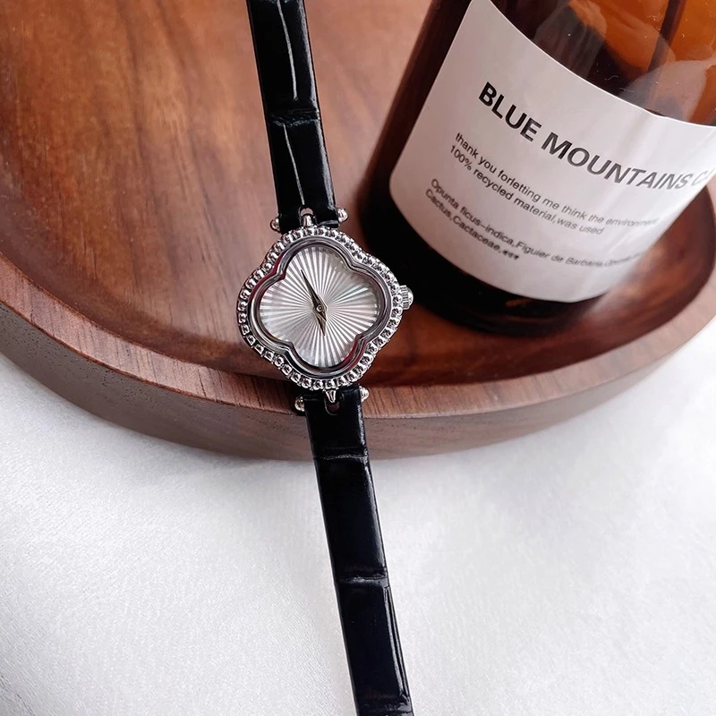 Classic trend women's watch elegant and simple women's light luxury waterproof 2025 quartz watch birthday gift