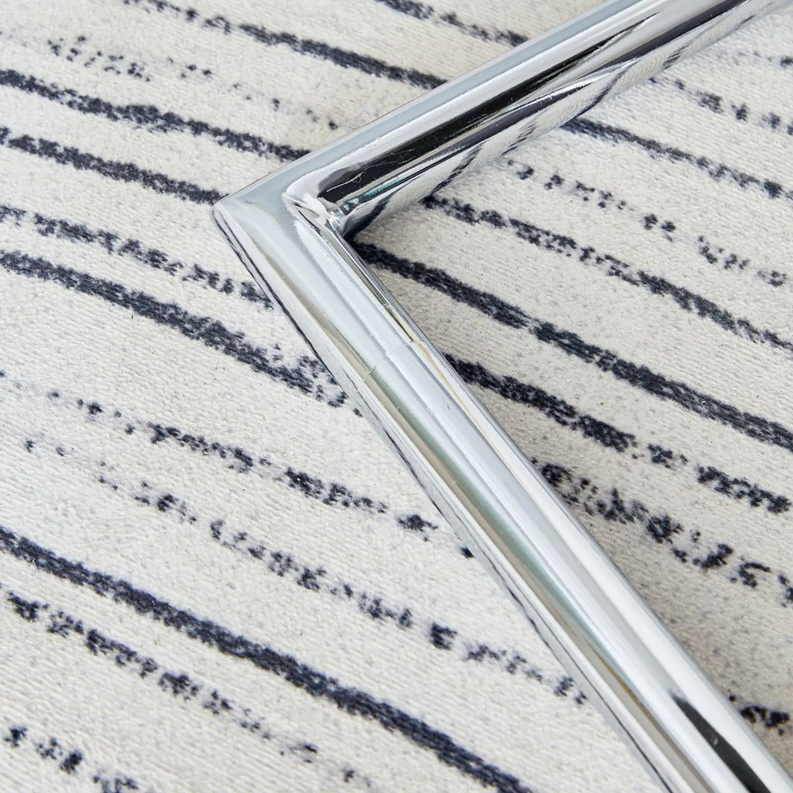 طاولة زجاجية مستديرة أنيقة وكراسي من جلد البولي يوريثان ذات 4 أرجل: طعامك #5