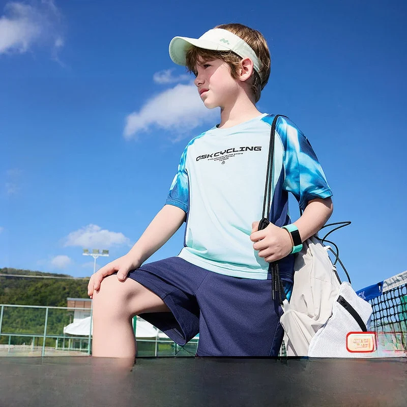 completo-estivo-leggero-a-maniche-corte-per-bambini-nuovo-stile-con-inserti-sulle-spalle-pantaloncini-sportivi-set-due-pezzi-per-ragazzi-ask-junior