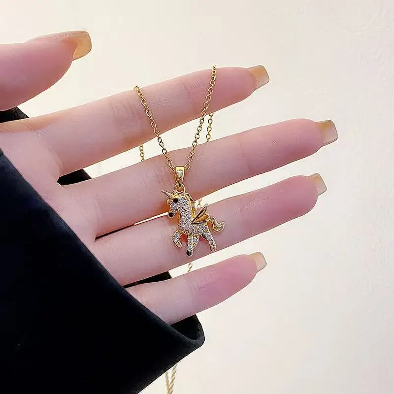 

Ожерелье зодиака года лошади – это нишевая, модная и универсальная цепочка на ключицу в легком роскошном стиле.