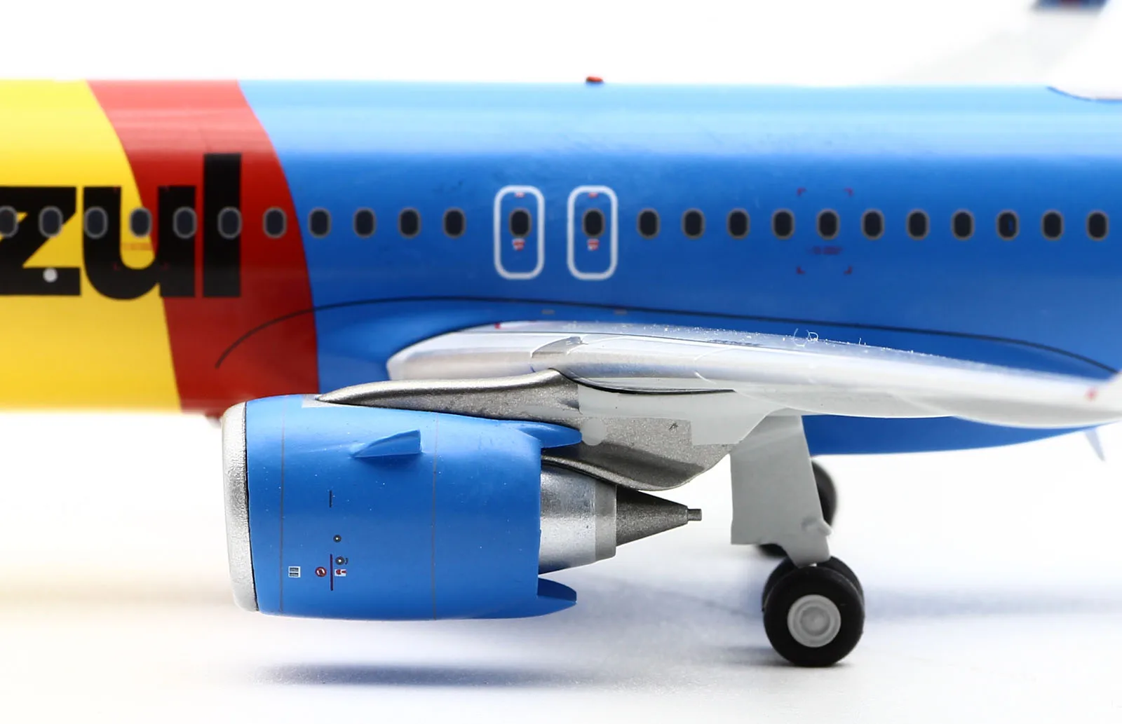 SA2030 Alloy Collectible Plane Gift JC Wings 1:200 Azul Airlines Airbus A320neo Diecast Aircraft Jet Model PR-YSI With Stand