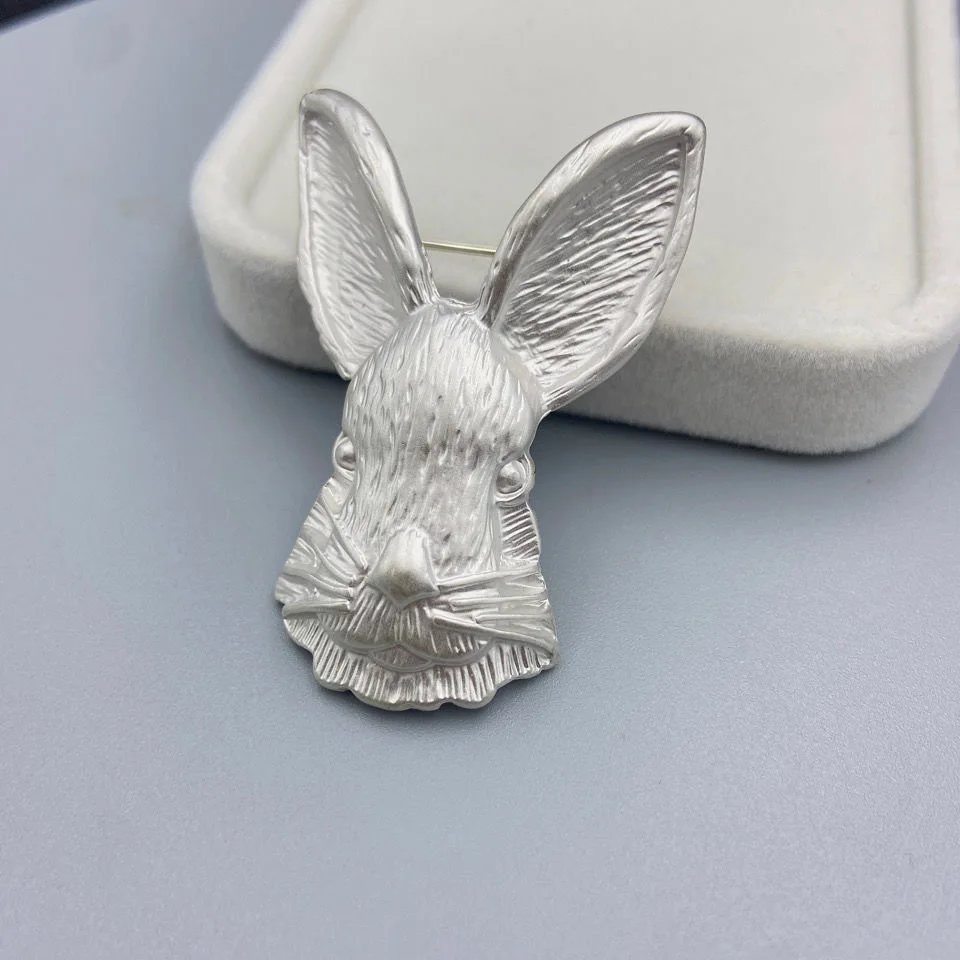 Vintage Bunny Rabbit Brooch and Pins for Women Men Fashionable Elegant Personality Lapel Pins Jewelry Clothing Accessories Gifts