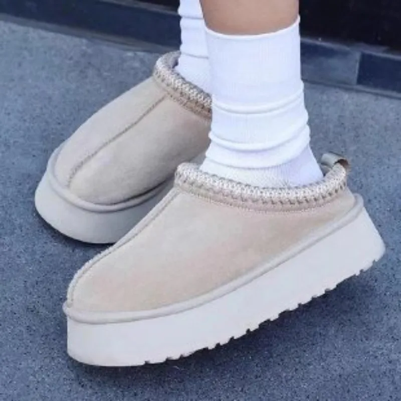 Women Nude Boots 2024 Winter New Fashion Suede Designer Flat Shoes Outdoor Leisure Walking Non slip Women's Snow Boots Plus Size