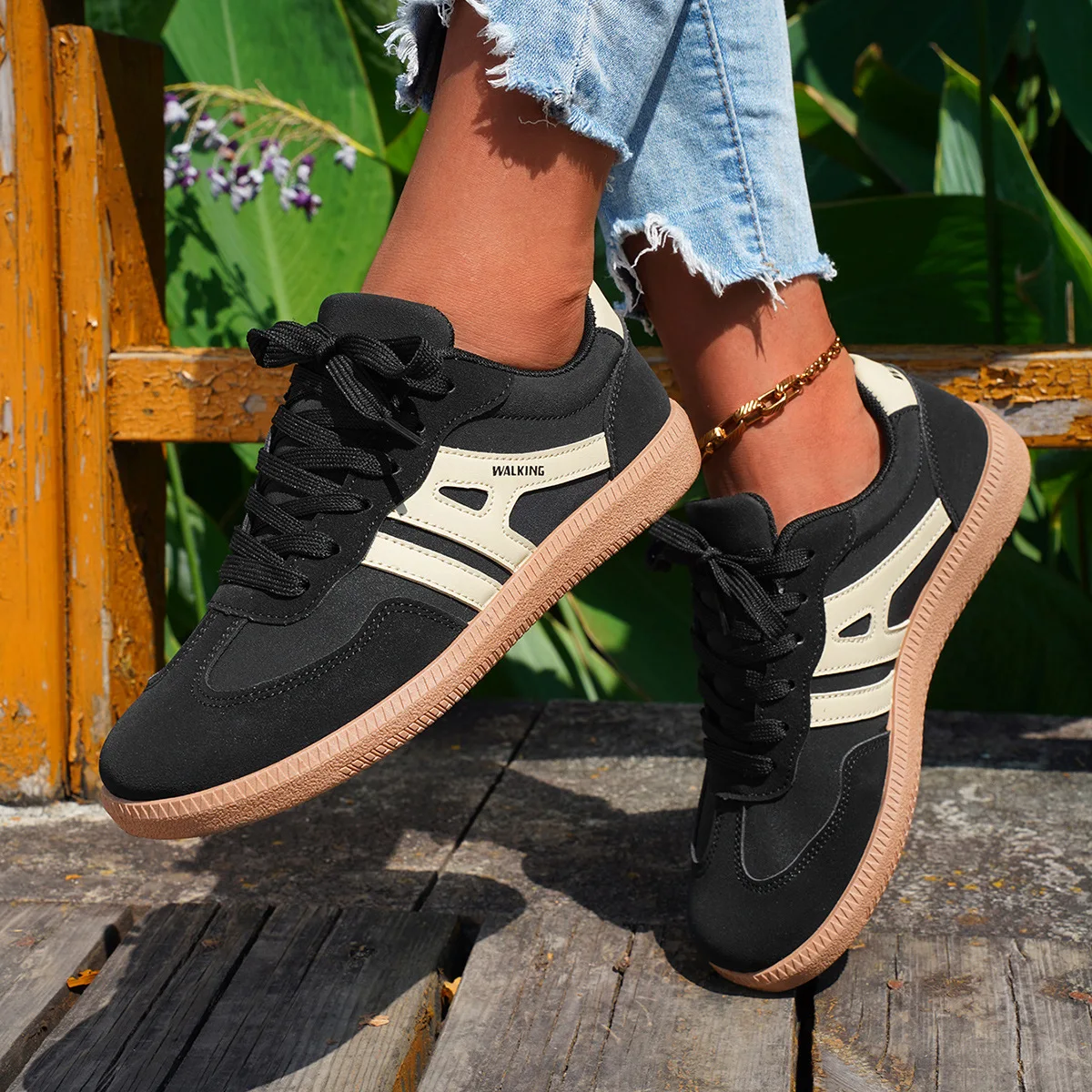 

New fashionable women's retro flat shoes, casual sports shoes, German training shoes and fashionable Forrest Gump shoes