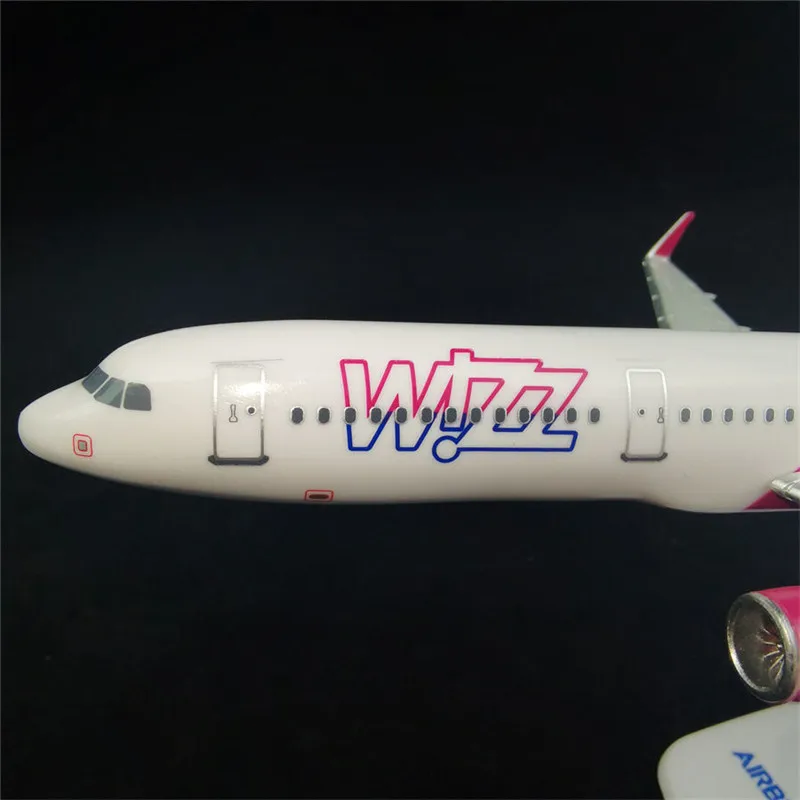 เครื่องบิน A321ใหม่ Wizz เครื่องบินจำลองประกอบ20ซม. ฐานเรซินจัดแสดงแบบคงที่ Airliner ของที่ระลึกสำหรับเด็ก