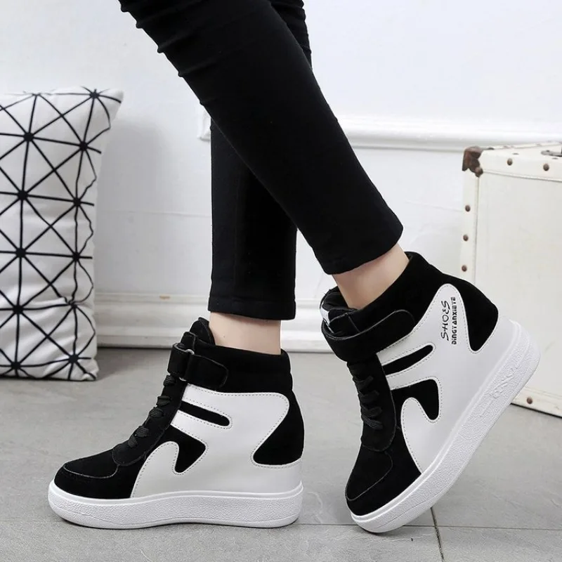 Sneakers rosse donna 2023 nuova piattaforma alta zeppe Casual autunno inverno donna nero aumento interno scarpe vulcanizzate stringate