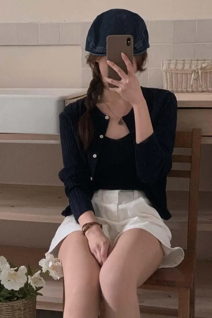 طقم قميص قصير وبسيط على الطراز الكوري وسترة صوفية متماسكة مكون من قطعتين، ملابس أنيقة